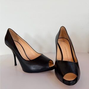 Giuseppe Zanotti Elegant Black leather Peep-Toe Heels